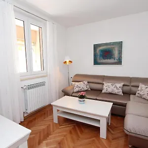 Vendégház Aurora ***