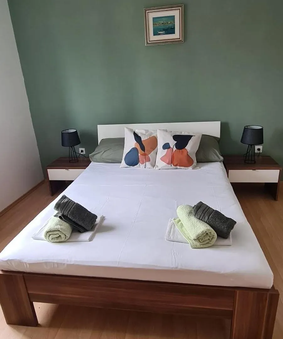 Apartments And Rooms Sanja 시비느 크름포트스키 3*,  크로아티아