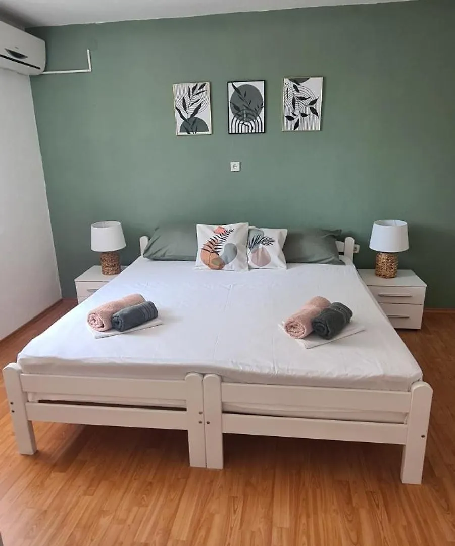 Apartments And Rooms Sanja 시비느 크름포트스키 게스트하우스