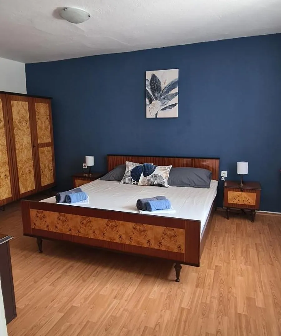 게스트하우스 Apartments And Rooms Sanja 시비느 크름포트스키